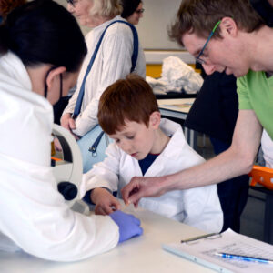 children using a microscope